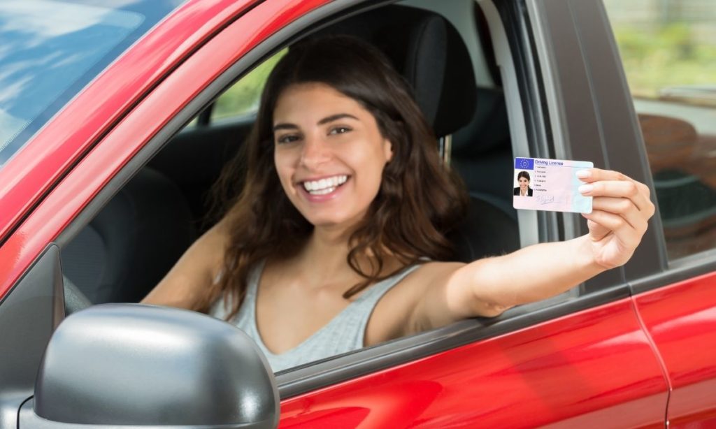 年度版 ハワイ州で自動車の運転免許証を取得する方法